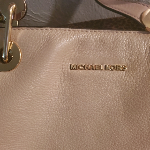 MICHEAL KORS leather handbags - Picture 2 of 3